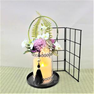 NEWスタイルのお供え花アレンジキャンドルホルダーとLEDキャンドルのセットで癒しをお届けします