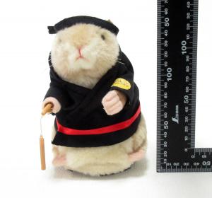 シュールでかわいい！カンフーハムスター/カンフーファイティングを歌いながら、ヌンチャクを振り回す！/ Kun Fu HAMSTER