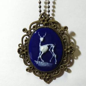 蓄光☆　ゴシックスカル　カメオ風ペンダントトップ　(ネックレスチェーン別途)