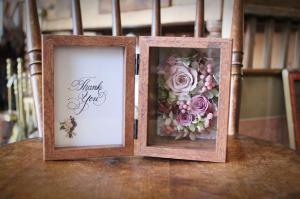 母の日・両親贈呈品など　フォトフレームアレンジメント フラワー・リース p&ecirc;che