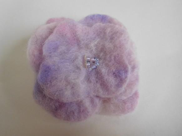 フェルトの花コサージュブローチ コサージュ ぐるのうゆ工房