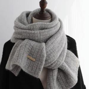 グレー、毛糸マフラー、編みのマフラー、秋、冬のマフラー、防寒対策_1