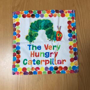 はらぺこあおむし　ハンドタオル