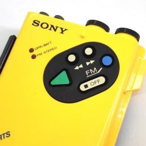 極上美品 特別整備調整品 SONY WM-F5 初代スポーツウォークマン イエロー メタル対応 高音質 完全動作品 WM-DDのメカニズム機 珠玉の逸品